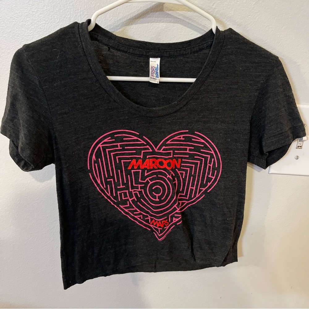 maroon 5 maps cropped shirt
brand american apparel
size small
good condition